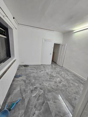 Studio Flat, Romford Road, E12 - Photo 1