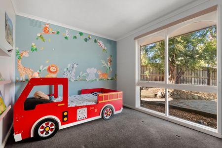 A Family Gem in a Prime Frankston South Location - Photo 2