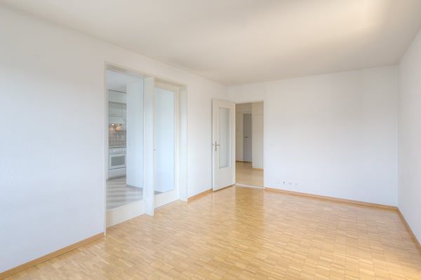 "Mieten ohne Kaution - Wohnen über den Dächern im Zentrum von Wettingen!" - Photo 1