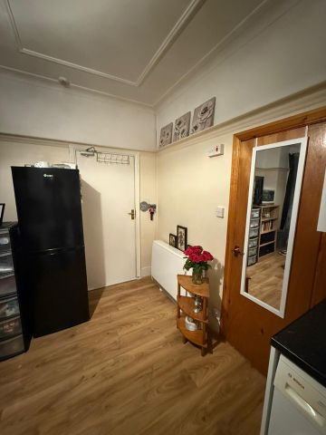 Studio Flat, Berkshire Gardens, N13 - Photo 4