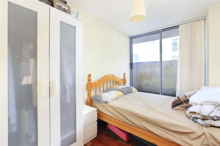 2 bedroom flat in 2A Balham Hill - Photo 2