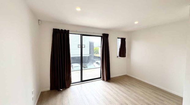 Executive Townhouse with Modern Design and Great Location - Photo 1