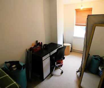 2 bedroom end of terrace house to rent - Photo 5