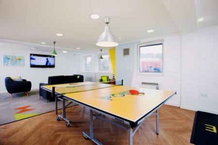 Large Ensuite: Three Bed Flat - Photo 5