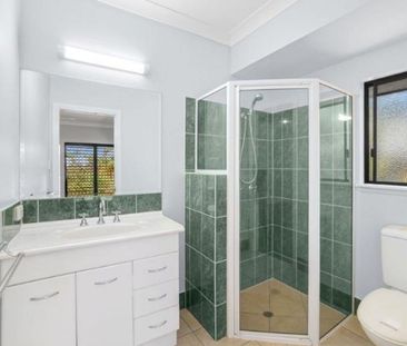 BEAUTIFUL FAMILY HOME RECENTLY RENOVATED IN QUIET CLOSE - Photo 6