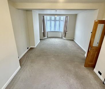 3 bedroom end of terrace house to rent - Photo 2