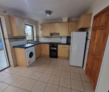 2 bedroom semi-detached house to rent - Photo 5