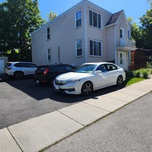 À louer – 5 ½ au 2e étage d’un triplex – Vieux-Mont-Saint-Hilaire 1 700 $ par mois - Photo 2