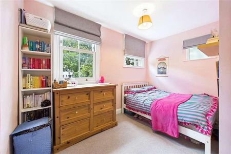 Southampton Street, Farnborough, Hampshire, GU14 - Photo 2