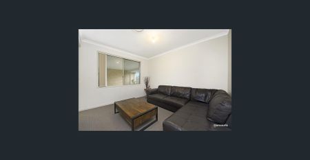 Large Family Home! - Photo 2