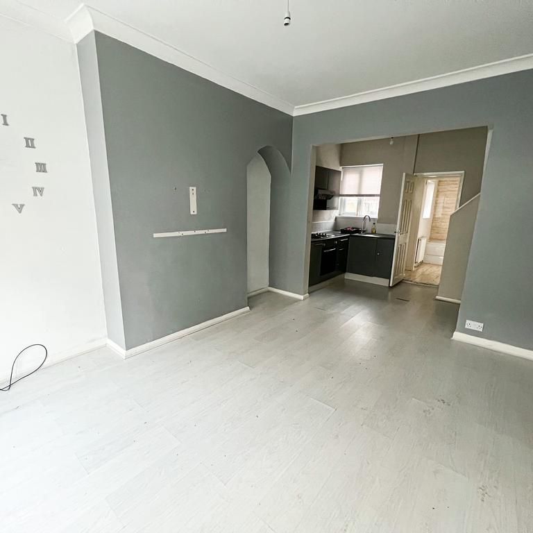 2 bedroom terraced house to rent - Photo 1