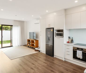 Modern townhouse in a prime location! - Photo 6