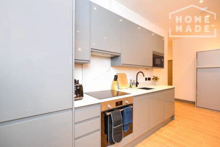 Avenir Court, N12 - Photo 2