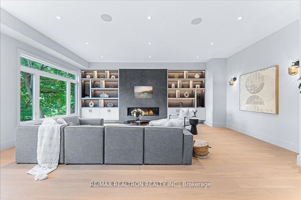 For Lease - 275 Reiner Road, Toronto W05, Ontario - Photo 1