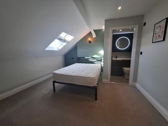Stunning rooms in central house share - Photo 1