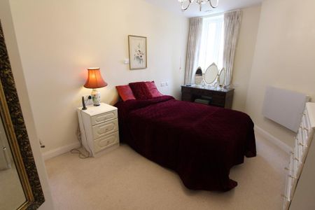 1 bedroom retirement property to rent - Photo 4