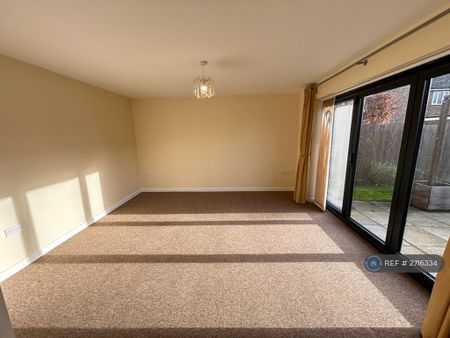 2 bedroom bungalow to rent - Photo 2