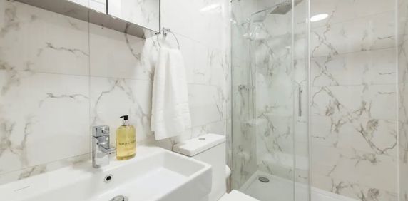 2 Bed Flat, Empress Avenue, IG1 - Photo 2