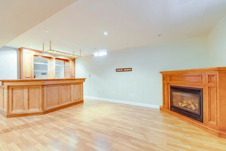 For Lease - 1369 Mapleridge Crescent, Oakville, Ontario - Photo 2