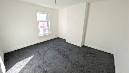 To Let 2 Bed Mid Terraced House - Photo 4