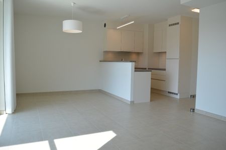 Recent 2-slaapkamerappartement met ondergrondse autostandplaats in het centrum van Gullegem - Foto 3