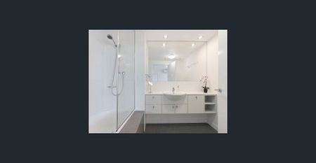 Semi furnished - Picturesque location offering furnished executive Living - Photo 3