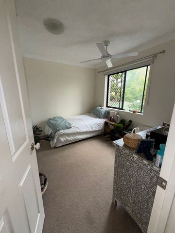 Secure, very well maintained 2 bedroom 2 bathroom apartment close to public transport - Photo 4