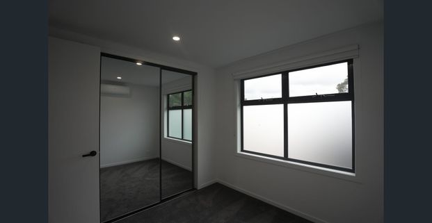 Ready to move in! A spacious Brand New 3-bedroom townhouse in Braybrook, offering stylish modern living. - Photo 1