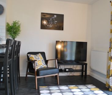 Grange Drive Room 4 - Photo 1