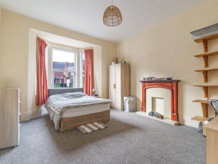 4 bedroom terraced house to rent - Photo 3