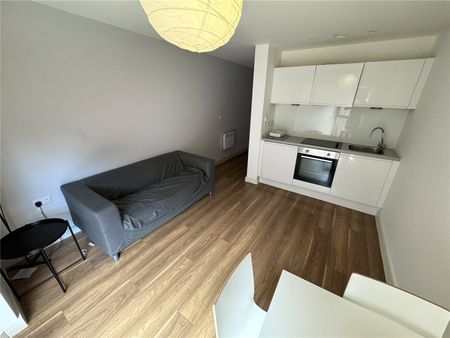 1 bedroom Flat To Rent - Photo 2