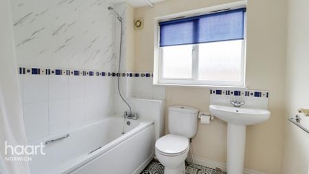 1 bedroom in a house share to rent - Photo 3