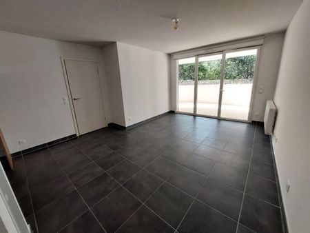 location Appartement T3 DE 57.2m² À NIMES - Photo 3