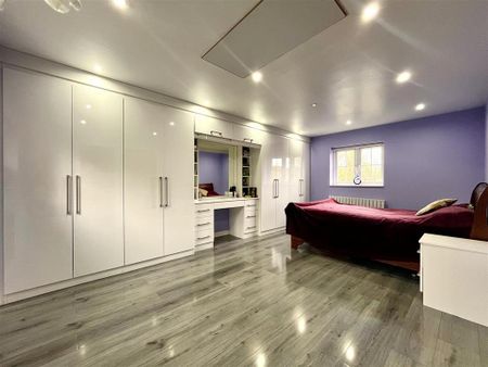 5 bedroom detached house to rent - Photo 3