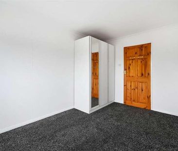 Polesden Gardens, Raynes, SW20 - Photo 4