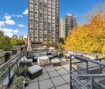 Stunning 2 Bed + 2 Bath + Den + Solarium with Huge Private Patio - Photo 1