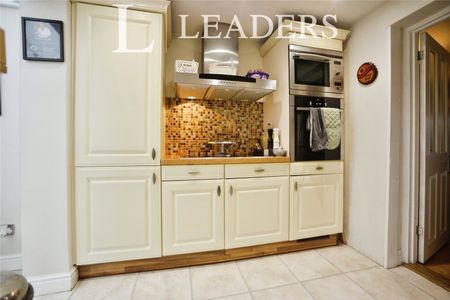 3 bedroom house to rent Highwood Road, Edney Common, Chelmsford, Essex, CM1 - Photo 2