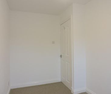 2 bedroom semi-detached house to rent - Photo 6