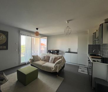 Location Appartement 3 pièces 56m² CHATEAUNEUF LES MARTIGUES 13220 - Photo 2