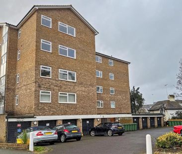 Two Oaks, Weybridge - Photo 2