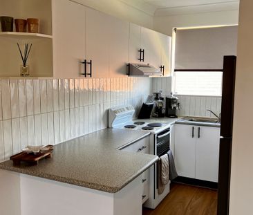 Stylish & Refreshed Two Bedroom Unit In Prime Fairy Meadow Location - Photo 3