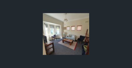 Comfortable, fully furnished front of house. Rental includes utilities. - Photo 5