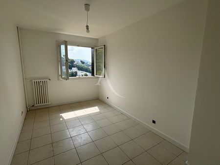 Location Appartement 4 pièces 68m² NICE 06100 - Photo 4