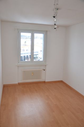 "gepflegte 3.5 Zimmer-Wohnung mit Balkon beim Bahnhof" - Foto 2