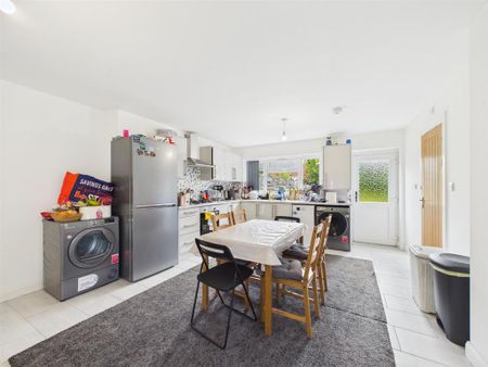 3 bedroom semi-detached house to rent - Photo 5