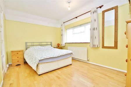 4 bedroom semi-detached house to rent - Photo 3