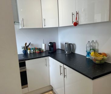 Room in a Shared Flat, Midland Road, LU2 - Photo 2