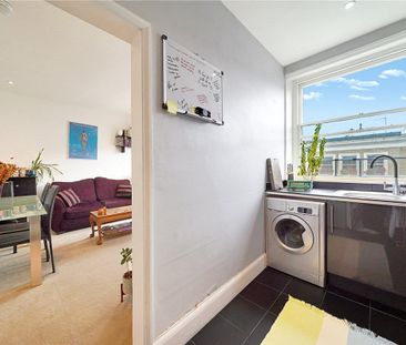 A stunning top floor flat in a period conversion, in close proximit... - Photo 6