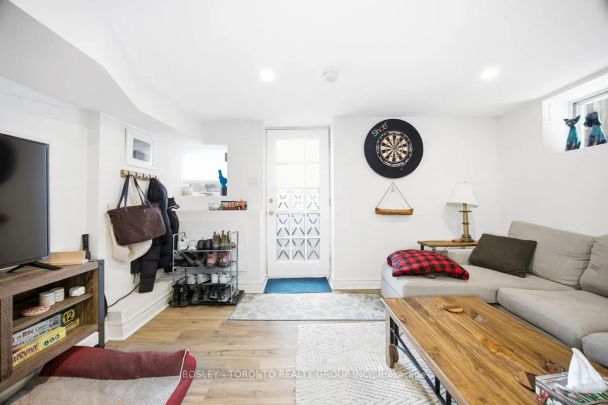 826 Carlaw Avenue #Lower - Photo 1