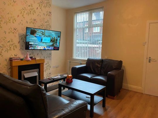 3 Bed Terraced House, Ventnor Street, M6 - Photo 1